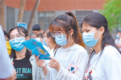 <p> 毕业生通过tyc41183太阳成集团网络招聘平台注册个人信息，查询用人单位。</p>